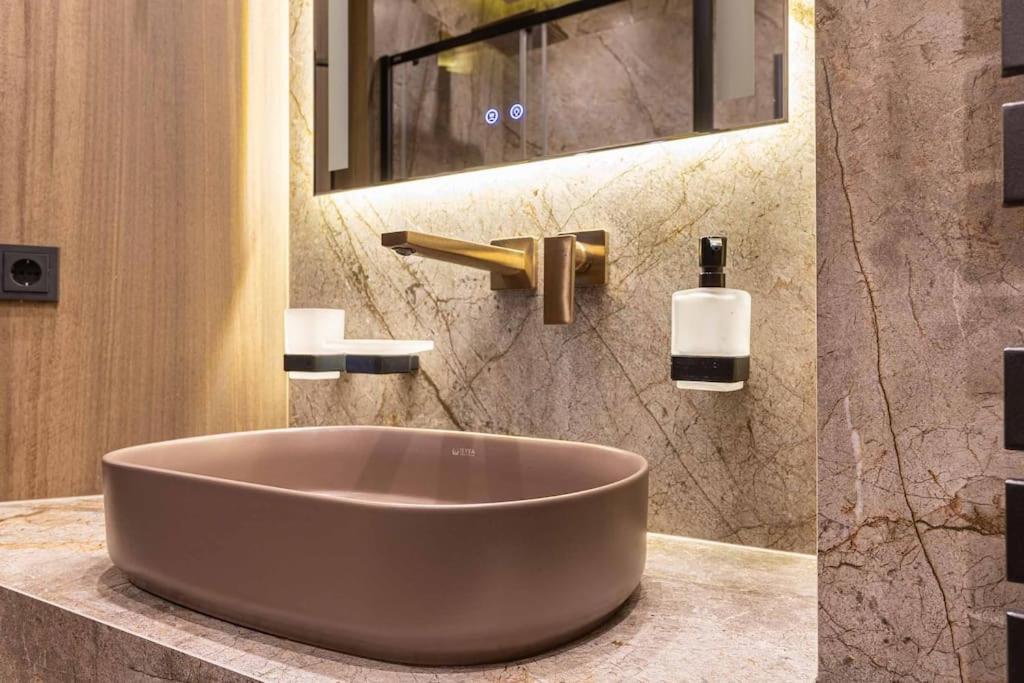 Luxury Apartment In The Superb Location Кишинёв Экстерьер фото